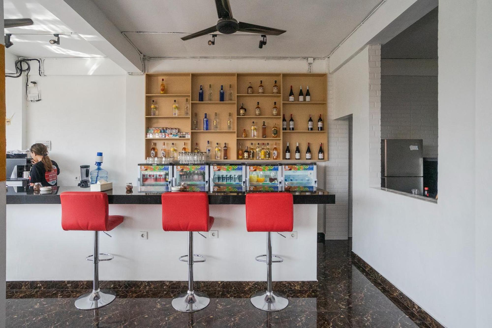 Margarita Surf Hostel Canggu Buitenkant foto