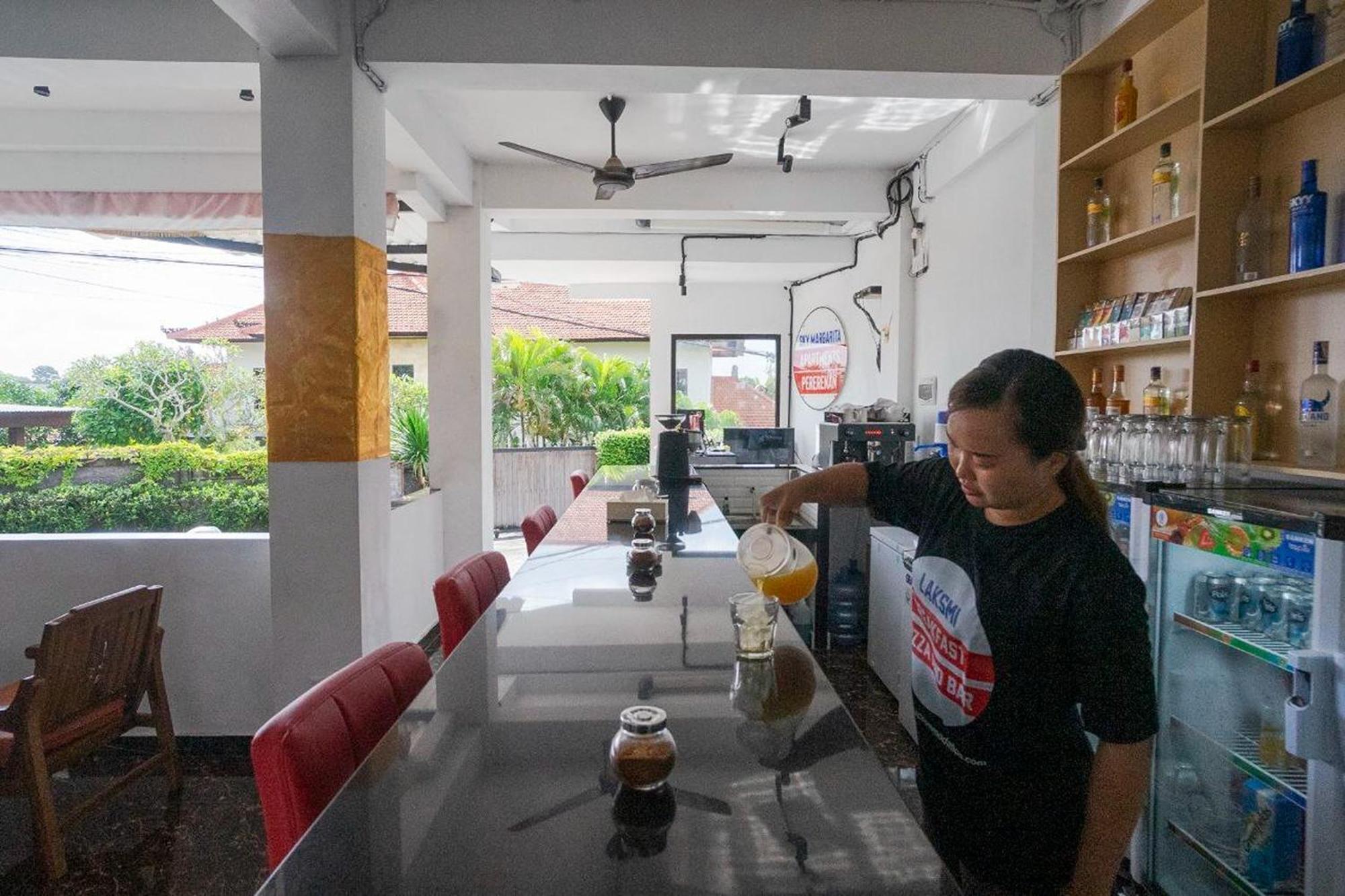 Margarita Surf Hostel Canggu Buitenkant foto
