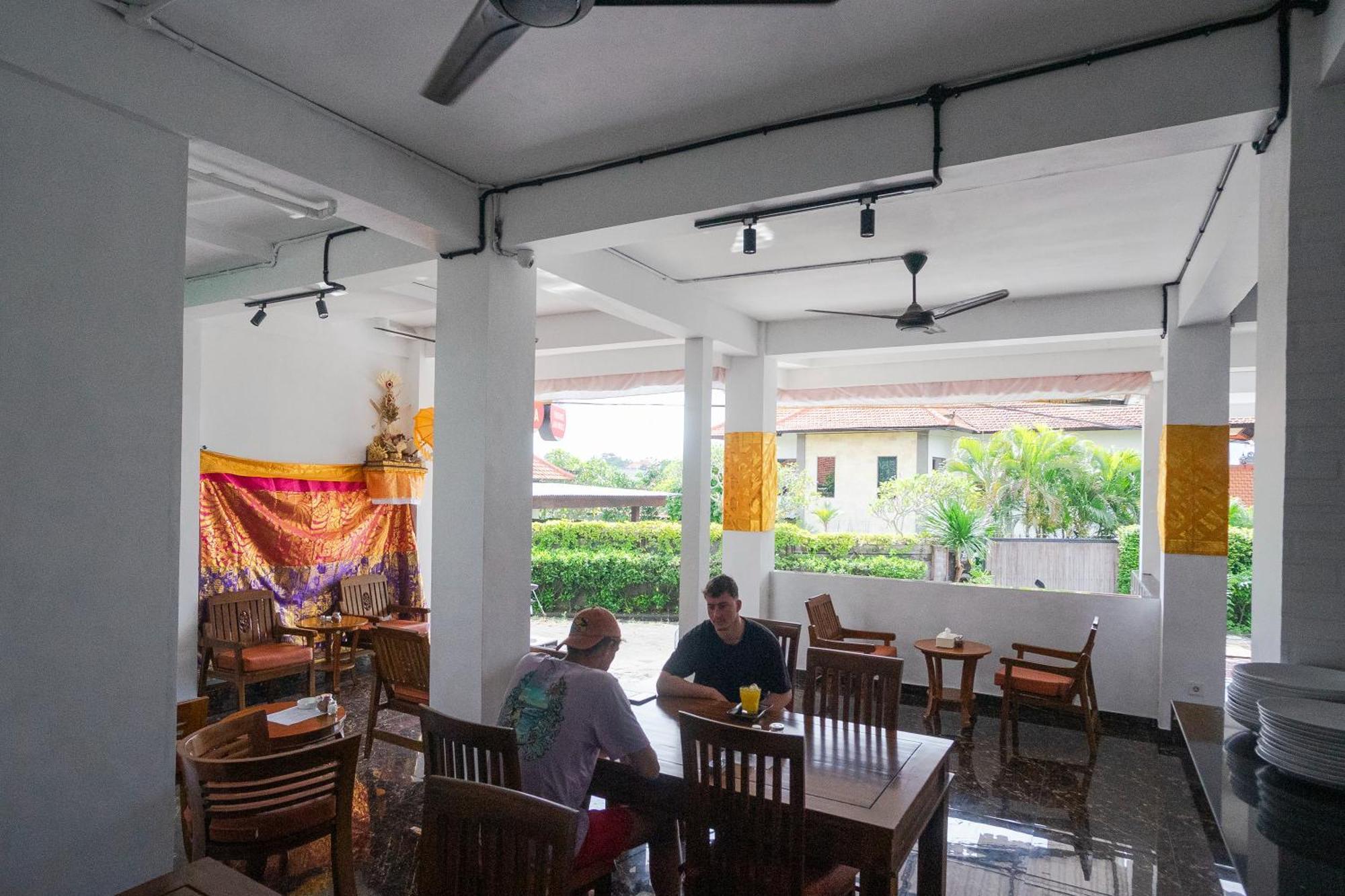 Margarita Surf Hostel Canggu Buitenkant foto
